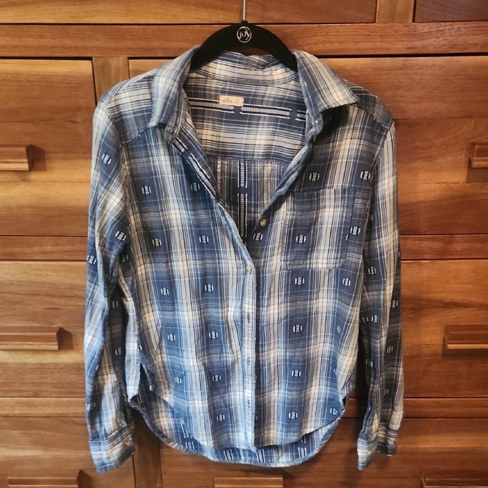 Hollister Blue and White Checkered Button Down Shirt